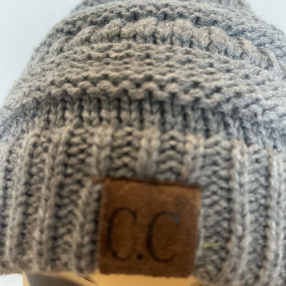 Cc exclusive women’s gray knit beanie - Picture 1 of 5